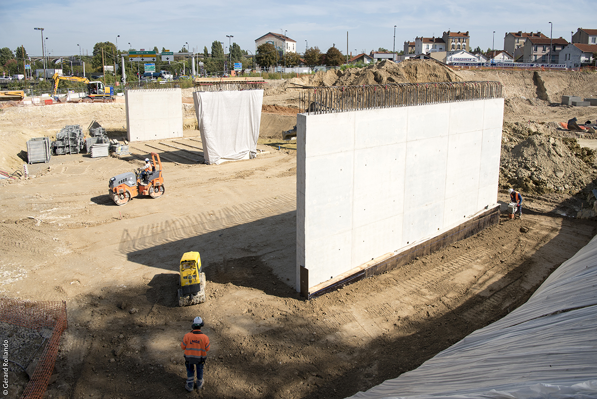 Construction de la passerelle paysagère au-dessus de la future bretelle en boucle (septembre 2017)